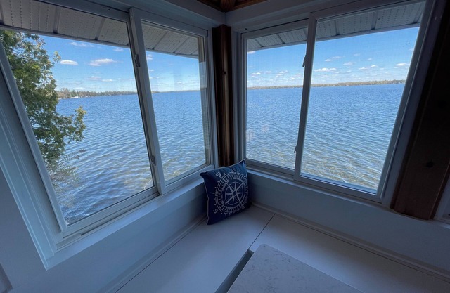 Waterfront 2-bedroom boathouse in Kirkfield with WiFi and AC