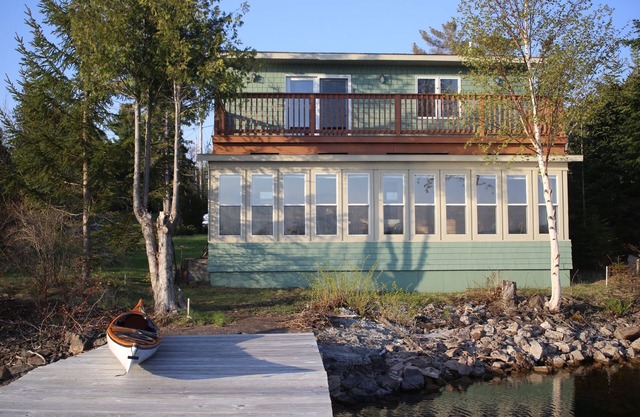 Waterfront 2 Br Cabaña En Copper Harbor con muelle privado