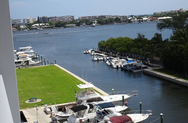 WATERFRONT 2BD 2BTH PH UNIT HUGE SOUTHERN EXPOSURE WATERVIEWS