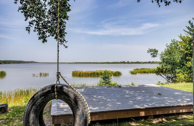 Waterfront 2BR Cabin – Ideal for Traveling Workers