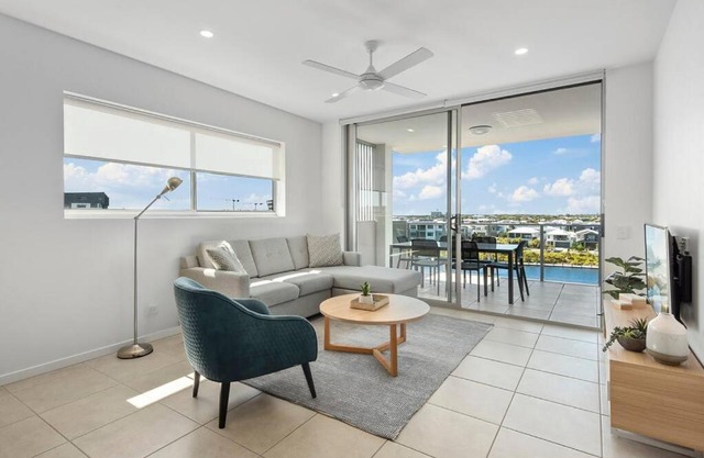 Waterfront 2brm resort style apartment