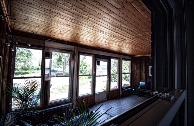 Waterfront 3 Bd Cottage - Hot Tub & Pet Friendly