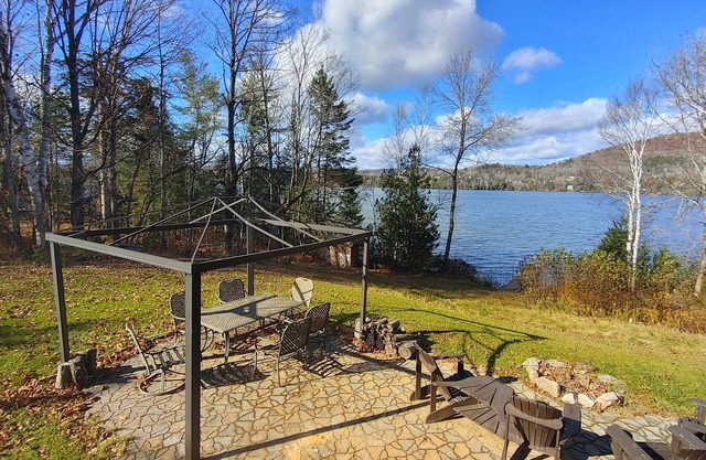 Waterfront 3-bedroom Bunglow in Mont-tremblant