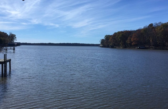 Waterfront 3-bedroom cabin on Wheeler Lake Athens Decatur Huntsville