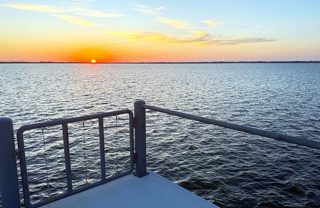 Waterfront 3-bedroom house on Cedar Creek Lake in Star Harbor, dock and porch