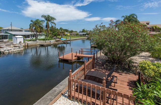 Waterfront 3 BR- Extended Scalloping season- BRING YOUR BOAT!