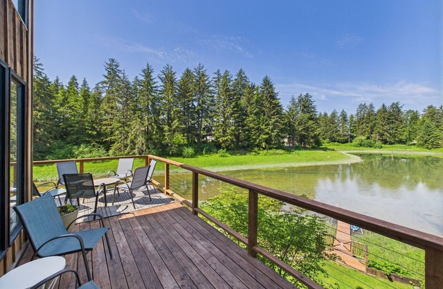 Waterfront 5-Bedroom Retreat w/ Sauna & Firepit