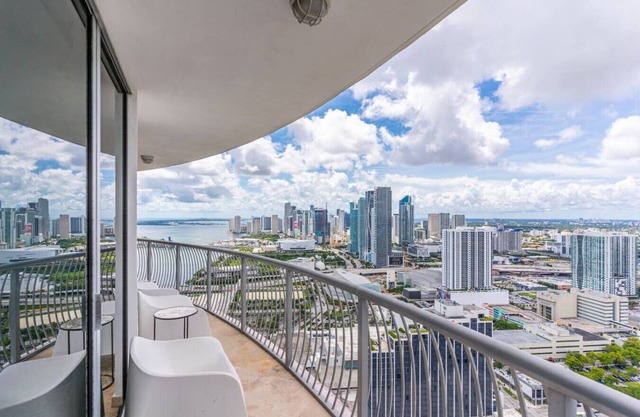 Waterfront | 50 Floor | Gym+WiFi | 10 min Wynwood