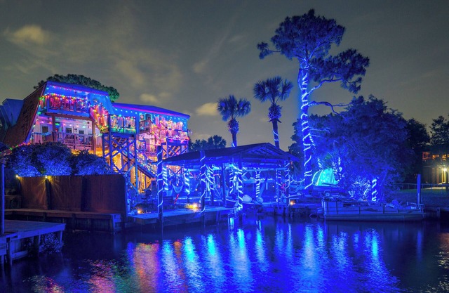 Waterfront 5BR w/ Game Room, Near Space Center