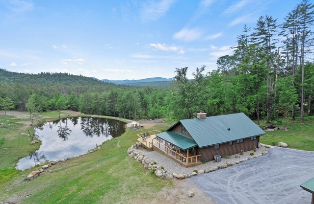 WaterFront Adirondack Home-located between Gore and Lake George
