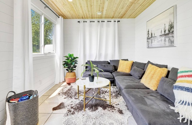 Waterfront all season 3 bdrm Lake House