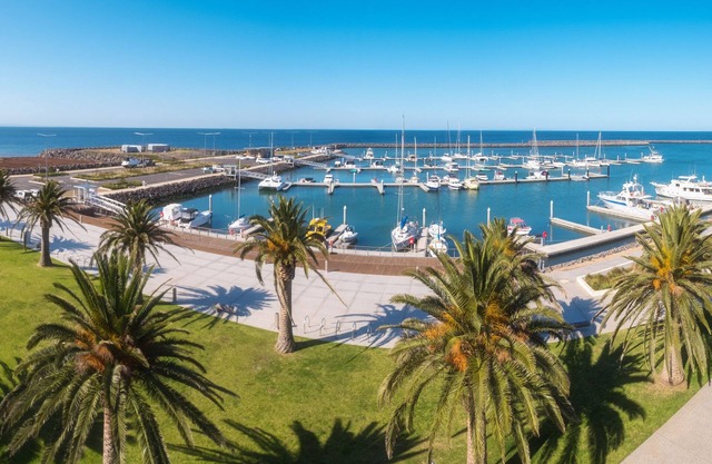Apartamento frente al mar con vistas al puerto deportivo!