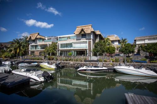 Waterfront Apartment in Marina with sea Access
