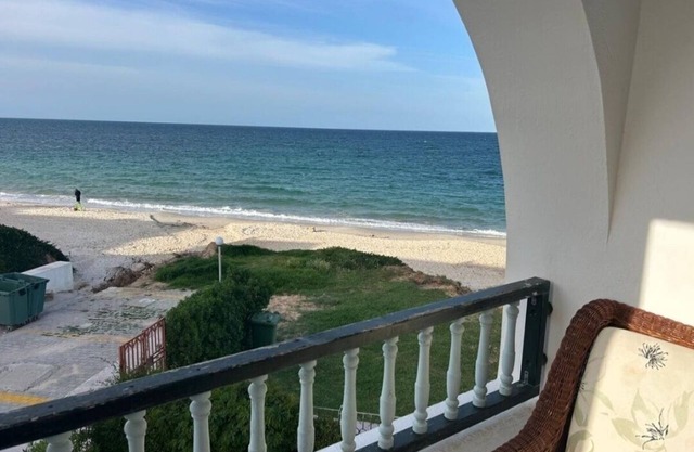 Waterfront apartment 1km from port kantoui