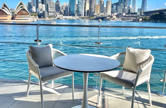 Waterfront Apartment With an Expansive Harbour View of the Sydney Opera House