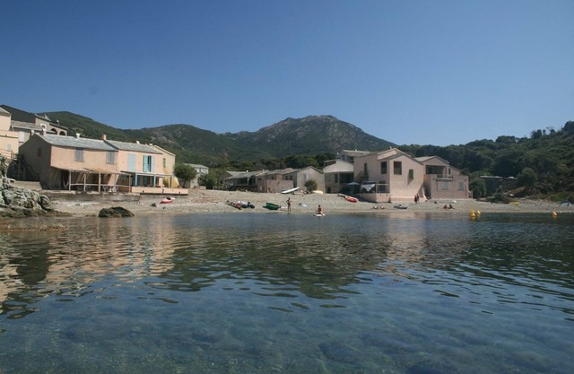 Apartamento pies en el agua