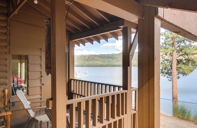Waterfront Bayfield Apartment w/ Kayaks & Fire Pit
