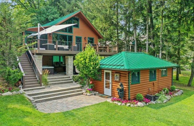 Waterfront/Beach/HotTub/Boat Mooring/Foosball@LittleBear-Perfect for 2 families!