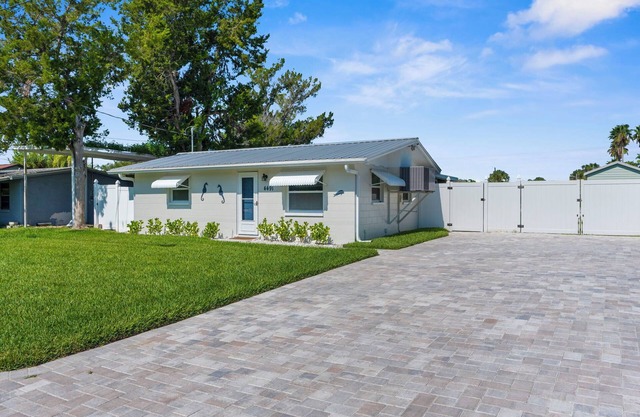 Cozy 2 Bedroom Hernando Beach Bungalow
