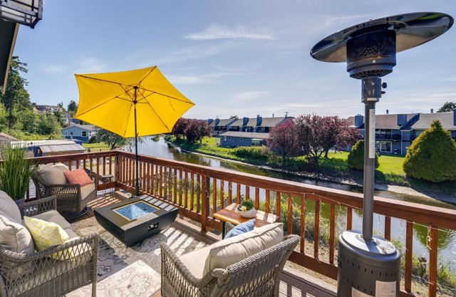 Waterfront Birch Bay Rental - Walk to Beach!