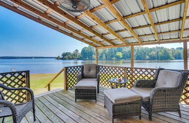 Waterfront ‘Buster's Place on Hickory’ w/ Fire Pit