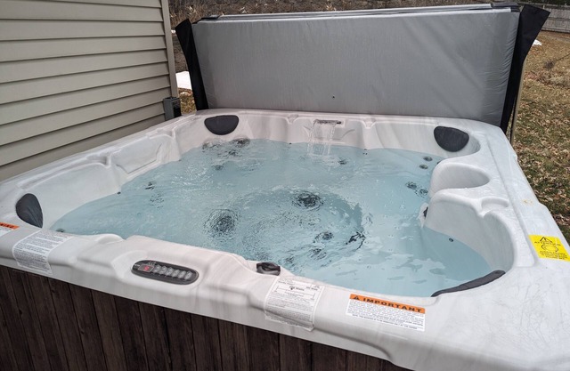 Waterfront Cabin in Siren on Clear Lake, Hot Tub, sandy shoreline & more.
