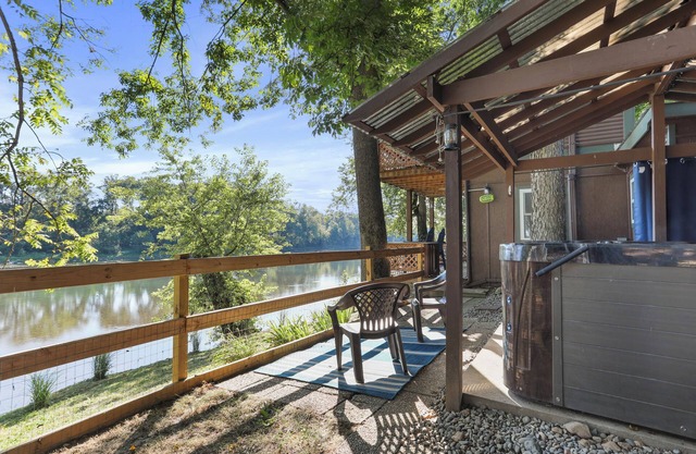 Waterfront Cabin overlooking the Potomac River W/ Hot Tub, firepit, pavilion
