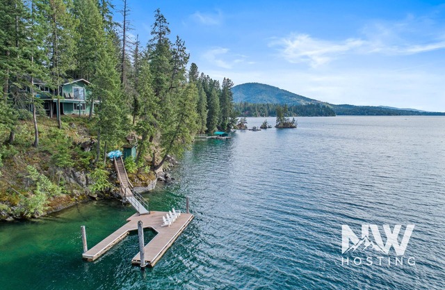 Waterfront Cabin—Private Dock with Boat Slip, Paddle Board for Fun on the Water!