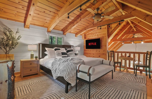 Waterfront Cabin - Sauna - Fire Pit - Private Deck