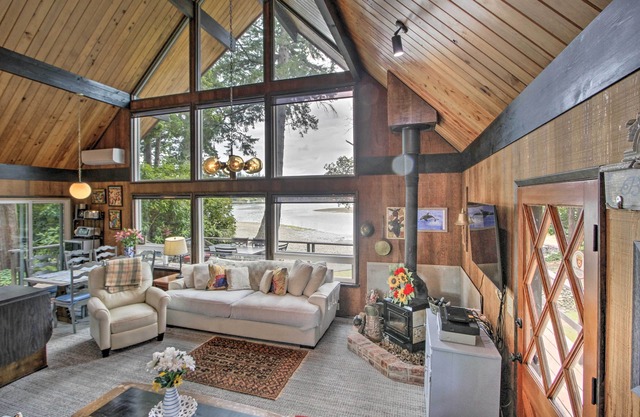 Cabina frente al puerto de Gig Harbor con vistas de Puget Sound!