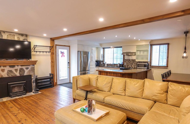 Waterfront Chalet in the heart of Rawdon. Just min. from all amenities.