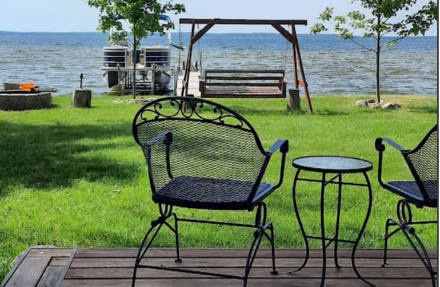 Lakefront Charmer !!!