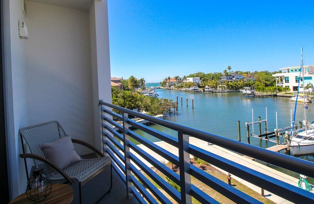 Waterfront, Community Pool, Sea La Vie