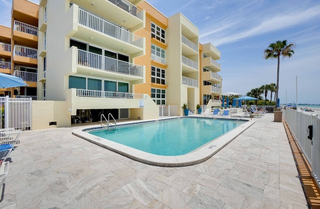 Tranquil Redington Beach Condo w/ Beach Access
