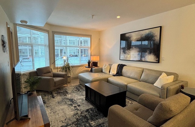 Waterfront condo on Mara Lake w/ Hot Tub and Pool