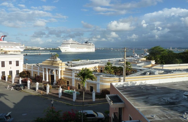 Condominio frente al mar con vista espectacular del puerto de San Juan