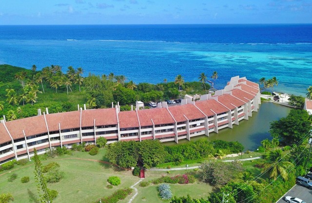 Complejo de condominios frente al mar con hermosas vistas al mar 3 dormitorios 3 baños