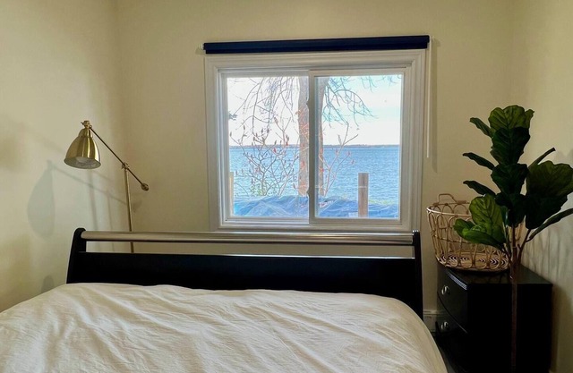 Waterfront Cottage at south shore of Lake Scugog