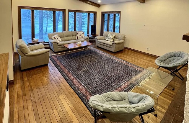 Waterfront Cottage by the Lake Simcoe