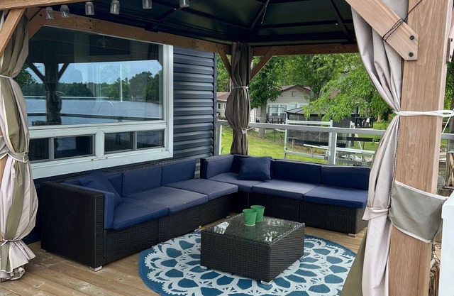 Waterfront Cottage - Trent Hills, ON