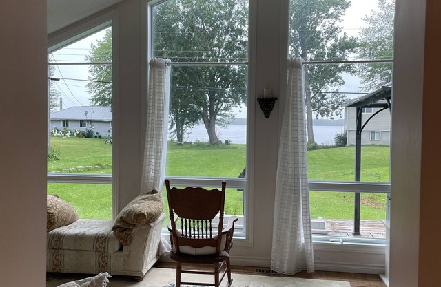 Waterfront cottage close to Casino Rama