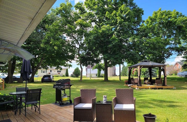 WATERFRONT COTTAGE IN GREATER NAPANEE UNIT B 4305 County road 9, Grater Napane