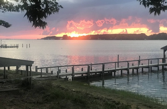 Waterfront cottage on Occohannock Creek w/ beautiful Chesapeake Bay sunset views