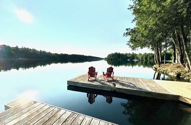 Waterfront Cottage, Stunning Lake Joseph Setting with Private Dock