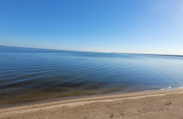 Waterfront Cottage with sand beach near Lambeau & Door County!