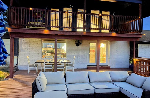 Waterfront~Cove & Lake View~4 Tied Deck to Water~3 Bed + Loft~