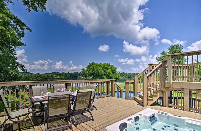 ¡NUEVO! Casa frente al río Decatur con piscina privada y muelle