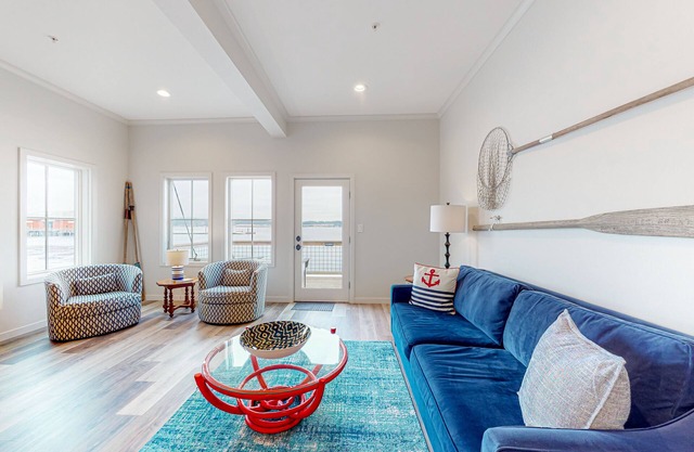 Waterfront downtown studio with great Penn Cove views, balcony, W/D, & streaming