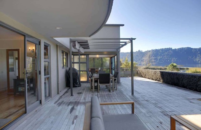 Waterfront Escape - Lago Okareka