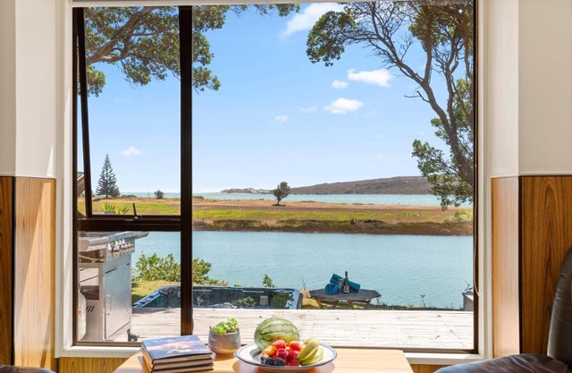 Waterfront Estuary Escape - Raglan Holiday Home